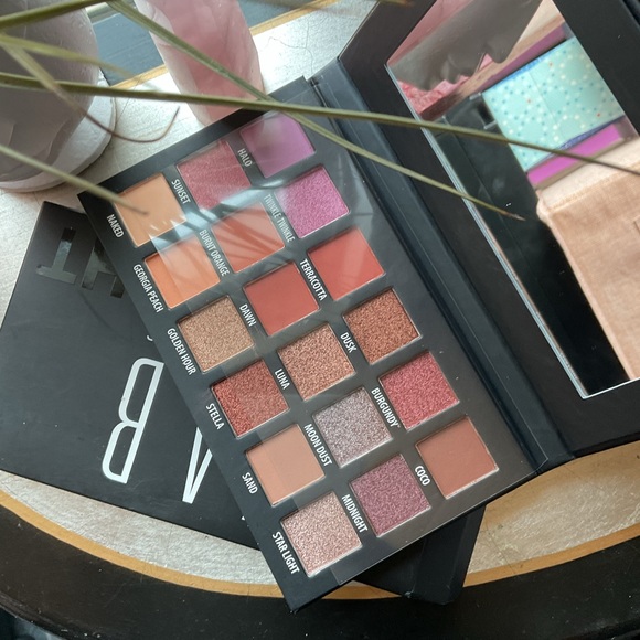 KAB Day and Night Palette - Picture 3 of 3